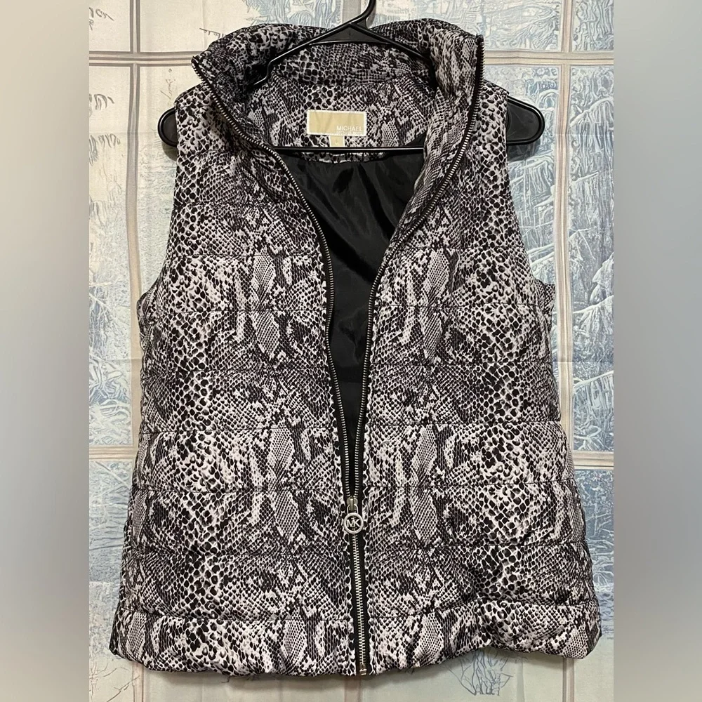 MICHAEL by MICHAEL KORS Black And White Snake Print Quilted Puffer Vest - Picture 6 of 9